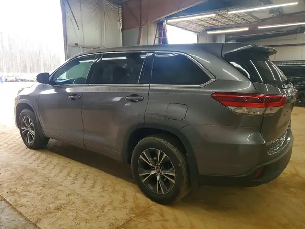 5TDBZRFH2JS908688 2018 TOYOTA HIGHLANDER - Image 2