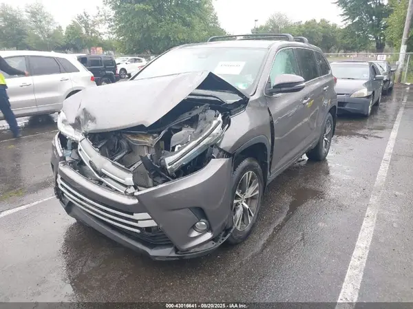 5TDBZRFH2JS912871 2018 TOYOTA HIGHLANDER - Image 2