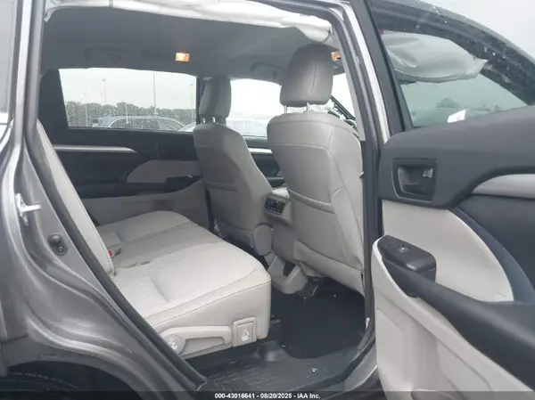 5TDBZRFH2JS912871 2018 TOYOTA HIGHLANDER - Image 8