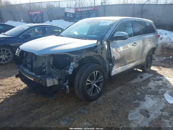 5TDBZRFH2KS702028 2019 TOYOTA HIGHLANDER - Image 2