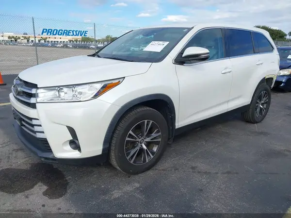 5TDBZRFH2KS704099 2019 TOYOTA HIGHLANDER - Image 2