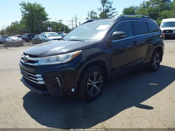 5TDBZRFH2KS705589 2019 TOYOTA HIGHLANDER - Image 2