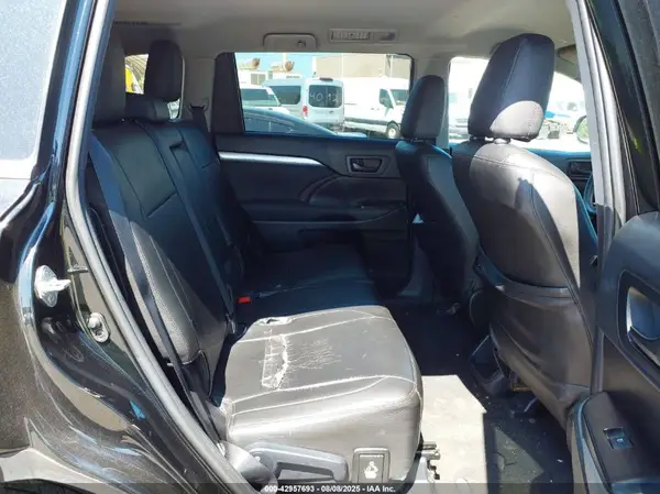 5TDBZRFH2KS705589 2019 TOYOTA HIGHLANDER - Image 8