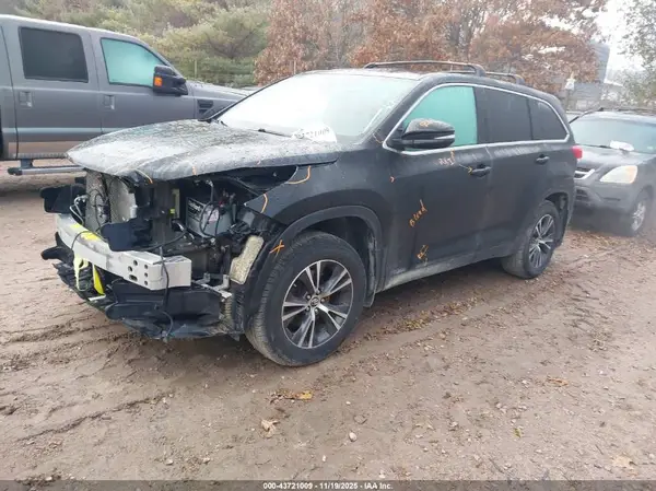 5TDBZRFH2KS716589 2019 TOYOTA HIGHLANDER - Image 2