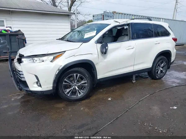 5TDBZRFH2KS925458 2019 TOYOTA HIGHLANDER - Image 2