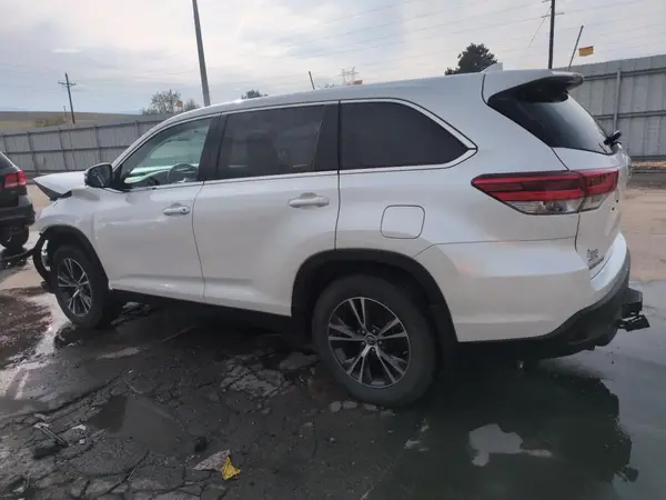 5TDBZRFH2KS927680 2019 TOYOTA HIGHLANDER - Image 2