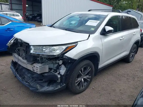 5TDBZRFH2KS943751 2019 TOYOTA HIGHLANDER - Image 2