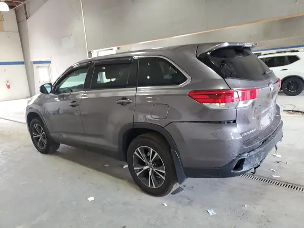 5TDBZRFH2KS953762 2019 TOYOTA HIGHLANDER - Image 2