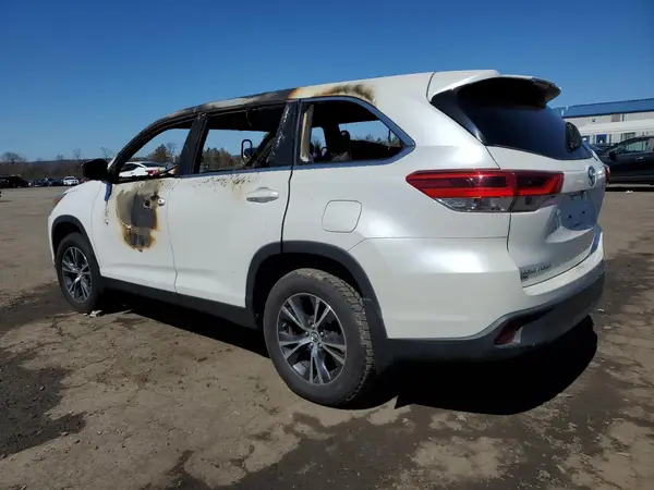 5TDBZRFH2KS965135 2019 TOYOTA HIGHLANDER - Image 2