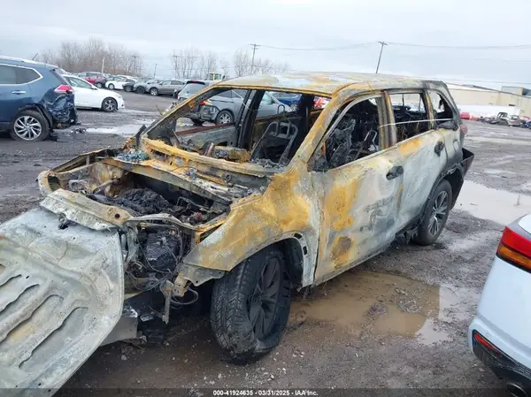 5TDBZRFH2KS965460 2019 TOYOTA HIGHLANDER - Image 2