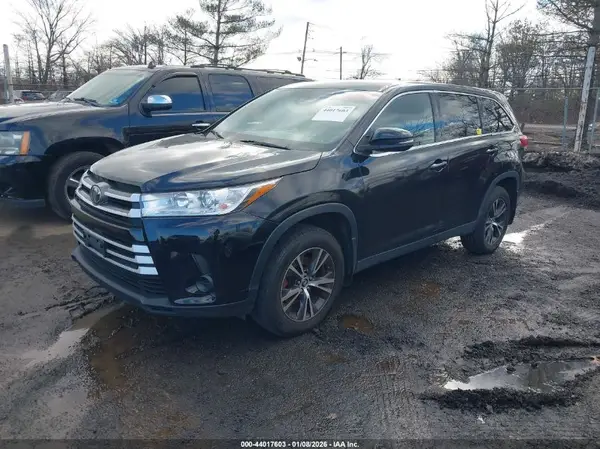 5TDBZRFH2KS968763 2019 TOYOTA HIGHLANDER - Image 2