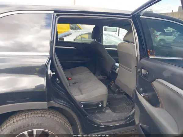 5TDBZRFH2KS968763 2019 TOYOTA HIGHLANDER - Image 8