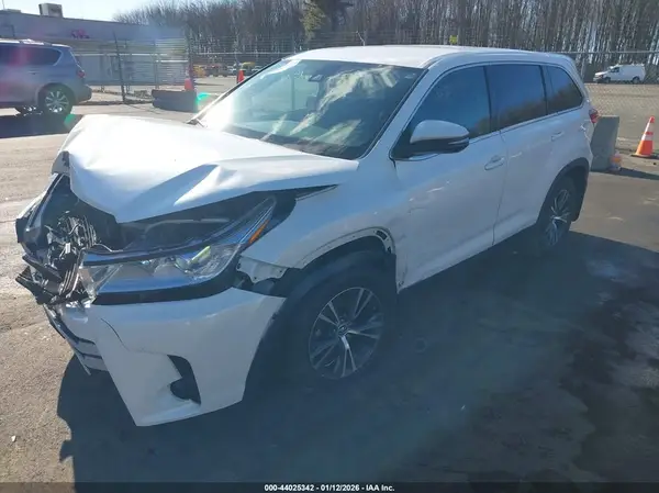 5TDBZRFH2KS986907 2019 TOYOTA HIGHLANDER - Image 2