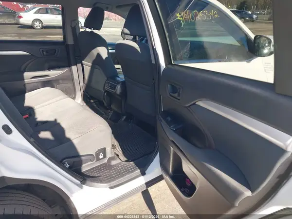 5TDBZRFH2KS986907 2019 TOYOTA HIGHLANDER - Image 8