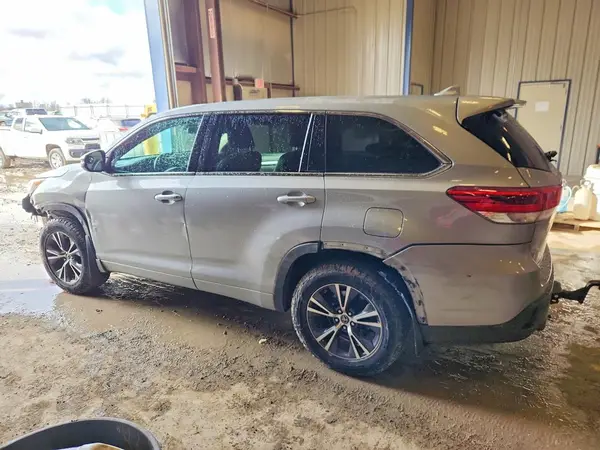 5TDBZRFH3HS362655 2017 TOYOTA HIGHLANDER - Image 2