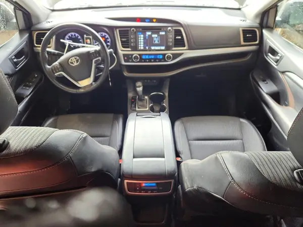 5TDBZRFH3HS362655 2017 TOYOTA HIGHLANDER - Image 8