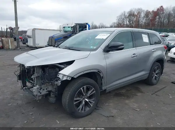 5TDBZRFH3HS363546 2017 TOYOTA HIGHLANDER - Image 2