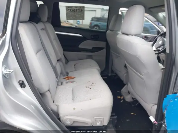 5TDBZRFH3HS363546 2017 TOYOTA HIGHLANDER - Image 8