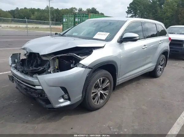 5TDBZRFH3HS367760 2017 TOYOTA HIGHLANDER - Image 2