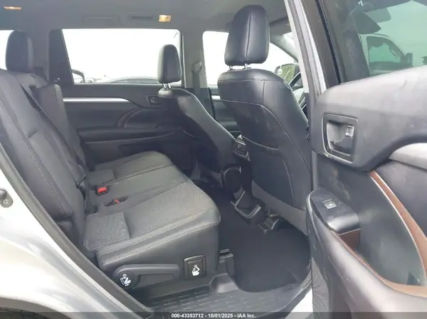 5TDBZRFH3HS367760 2017 TOYOTA HIGHLANDER - Image 8
