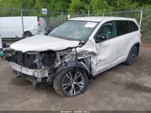 5TDBZRFH3HS377415 2017 TOYOTA HIGHLANDER - Image 2