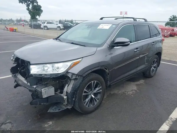 5TDBZRFH3HS388284 2017 TOYOTA HIGHLANDER - Image 2