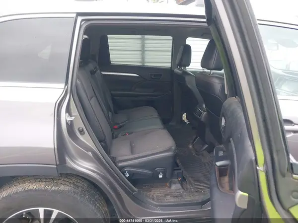 5TDBZRFH3HS388284 2017 TOYOTA HIGHLANDER - Image 8