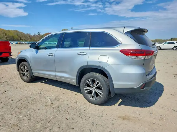 5TDBZRFH3HS406511 2017 TOYOTA HIGHLANDER - Image 2
