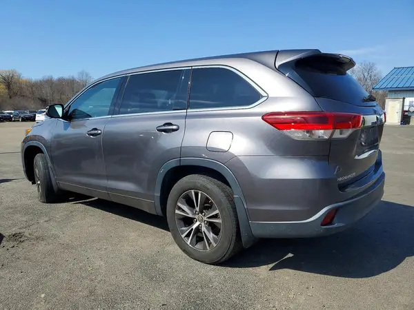 5TDBZRFH3HS427097 2017 TOYOTA HIGHLANDER - Image 2