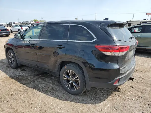 5TDBZRFH3HS428590 2017 TOYOTA HIGHLANDER - Image 2