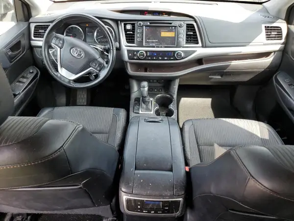 5TDBZRFH3HS428590 2017 TOYOTA HIGHLANDER - Image 8