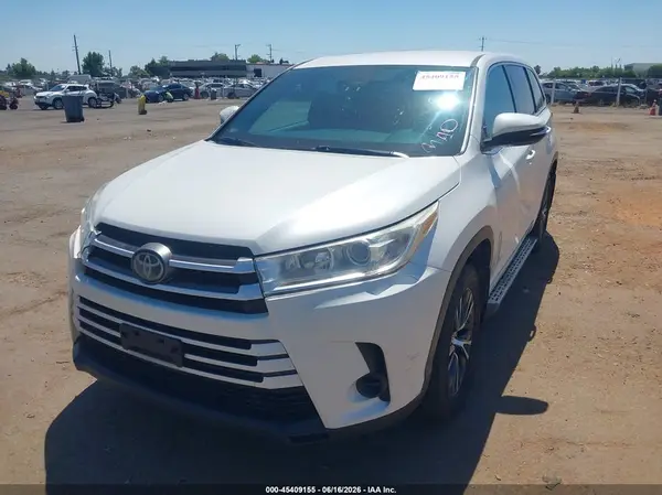 5TDBZRFH3HS430131 2017 TOYOTA HIGHLANDER - Image 2