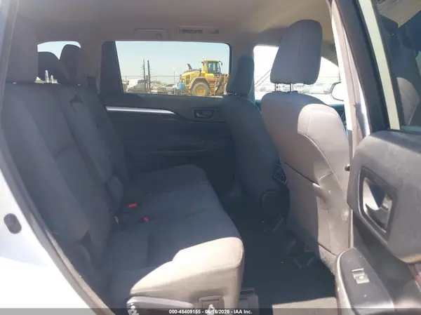 5TDBZRFH3HS430131 2017 TOYOTA HIGHLANDER - Image 8
