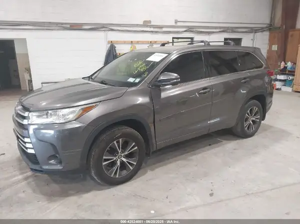 5TDBZRFH3HS434227 2017 TOYOTA HIGHLANDER - Image 2
