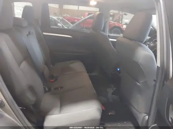 5TDBZRFH3HS434227 2017 TOYOTA HIGHLANDER - Image 8