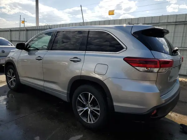 5TDBZRFH3HS437869 2017 TOYOTA HIGHLANDER - Image 2