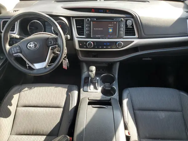 5TDBZRFH3HS437869 2017 TOYOTA HIGHLANDER - Image 8