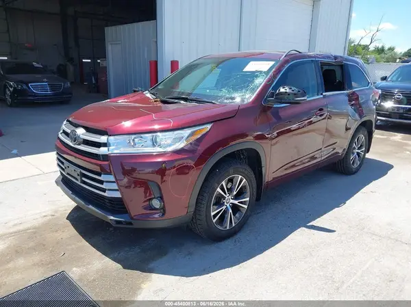 5TDBZRFH3HS446491 2017 TOYOTA HIGHLANDER - Image 2