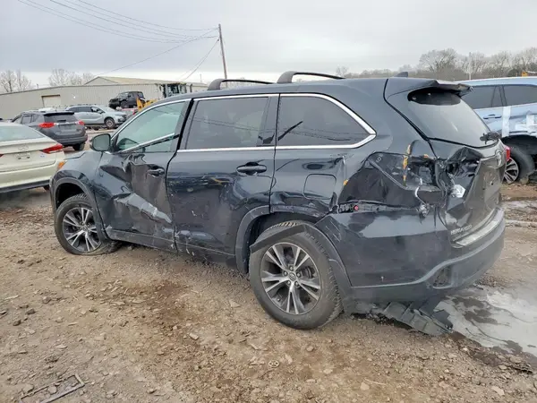5TDBZRFH3HS473884 2017 TOYOTA HIGHLANDER - Image 2