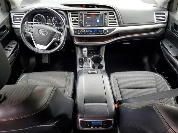 5TDBZRFH3HS473884 2017 TOYOTA HIGHLANDER - Image 8