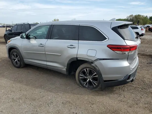 5TDBZRFH3HS475246 2017 TOYOTA HIGHLANDER - Image 2