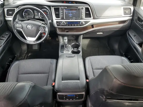 5TDBZRFH3HS475246 2017 TOYOTA HIGHLANDER - Image 8