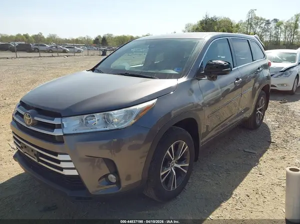 5TDBZRFH3HS475845 2017 TOYOTA HIGHLANDER - Image 2