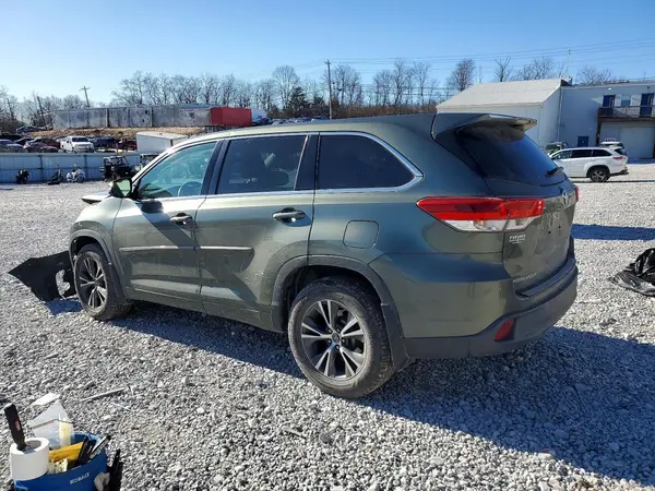 5TDBZRFH3JS488861 2018 TOYOTA HIGHLANDER - Image 2