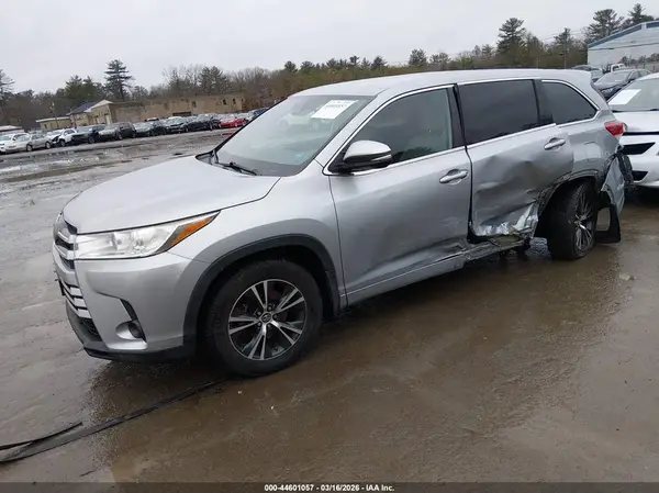 5TDBZRFH3JS490772 2018 TOYOTA HIGHLANDER - Image 2