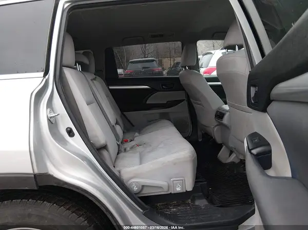 5TDBZRFH3JS490772 2018 TOYOTA HIGHLANDER - Image 8