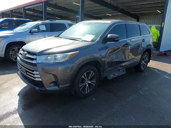 5TDBZRFH3JS493011 2018 TOYOTA HIGHLANDER - Image 2