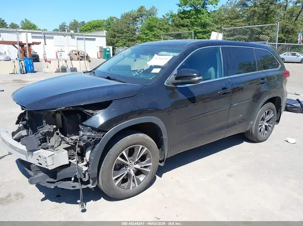 5TDBZRFH3JS496524 2018 TOYOTA HIGHLANDER - Image 2