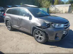 5TDBZRFH3JS498564 2018 TOYOTA HIGHLANDER