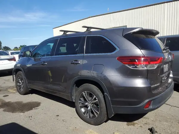 5TDBZRFH3JS802878 2018 TOYOTA HIGHLANDER - Image 2